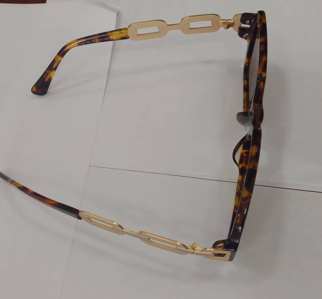 Tortoiseshell, gold chain temples