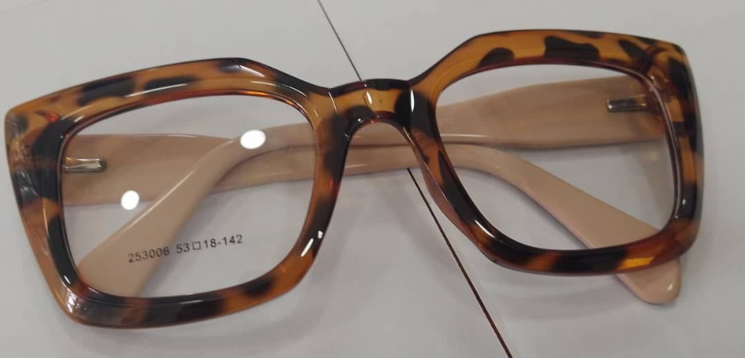 Tortoiseshell square, beige temples