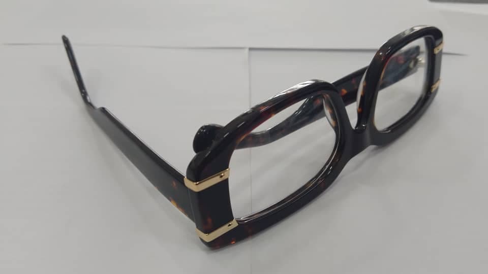 Dark tortoiseshell, gold details