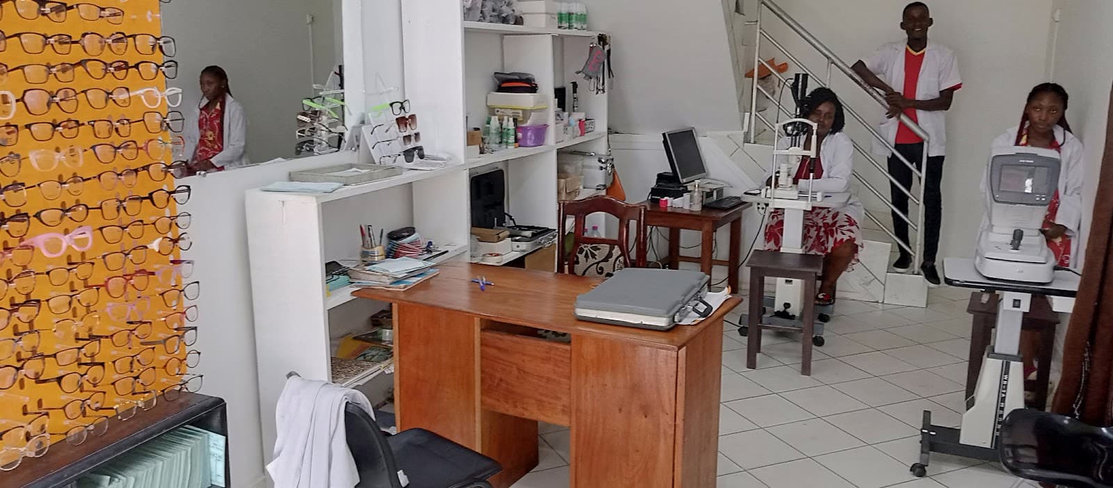 The clinic's reception and frame displays